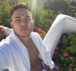 613196110: Chico busca chica en Badajoz