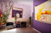 931747275: Chica busca chico en Barcelona