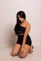 664553170: Chica busca chico en Barcelona