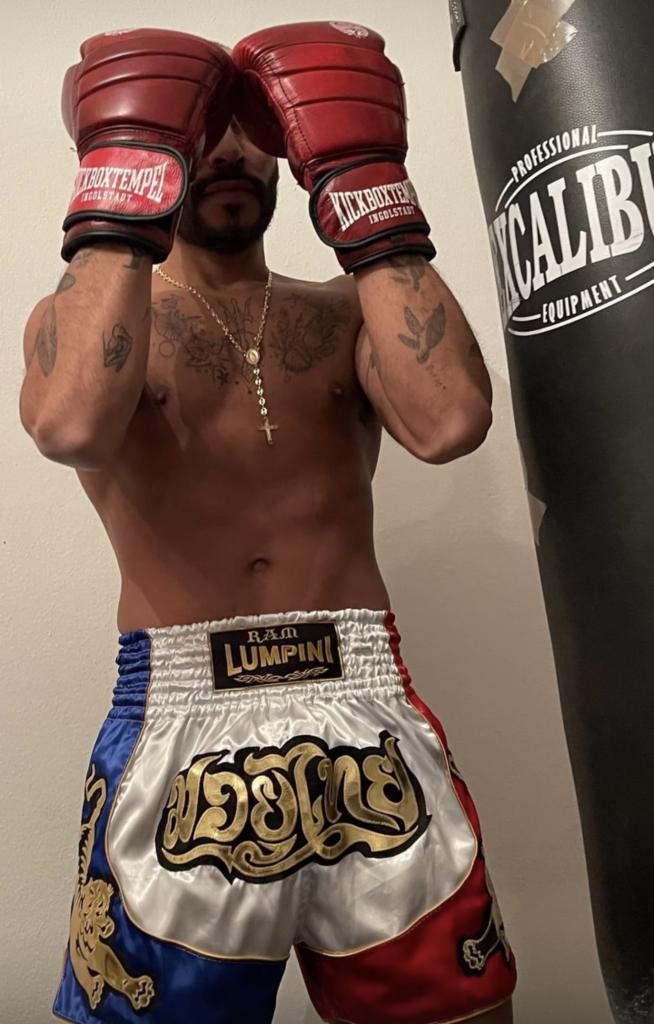 663193218: Chico busca chica en Barcelona