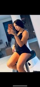 663057019: Chica busca chico en Barcelona