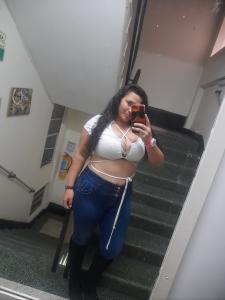 687148041: Chica busca chico en Valencia