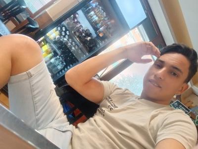 689326455: Chico busca chica en Madrid