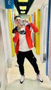 Chico busca chica en Sevilla: 