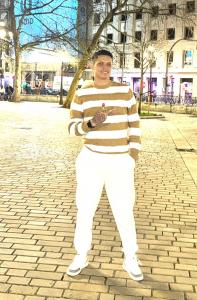 614772935: Chico busca chica en Sevilla