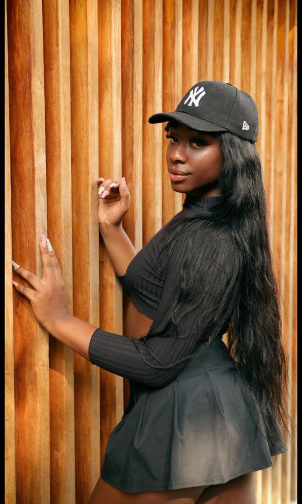 666314275: Transexual en Ibiza