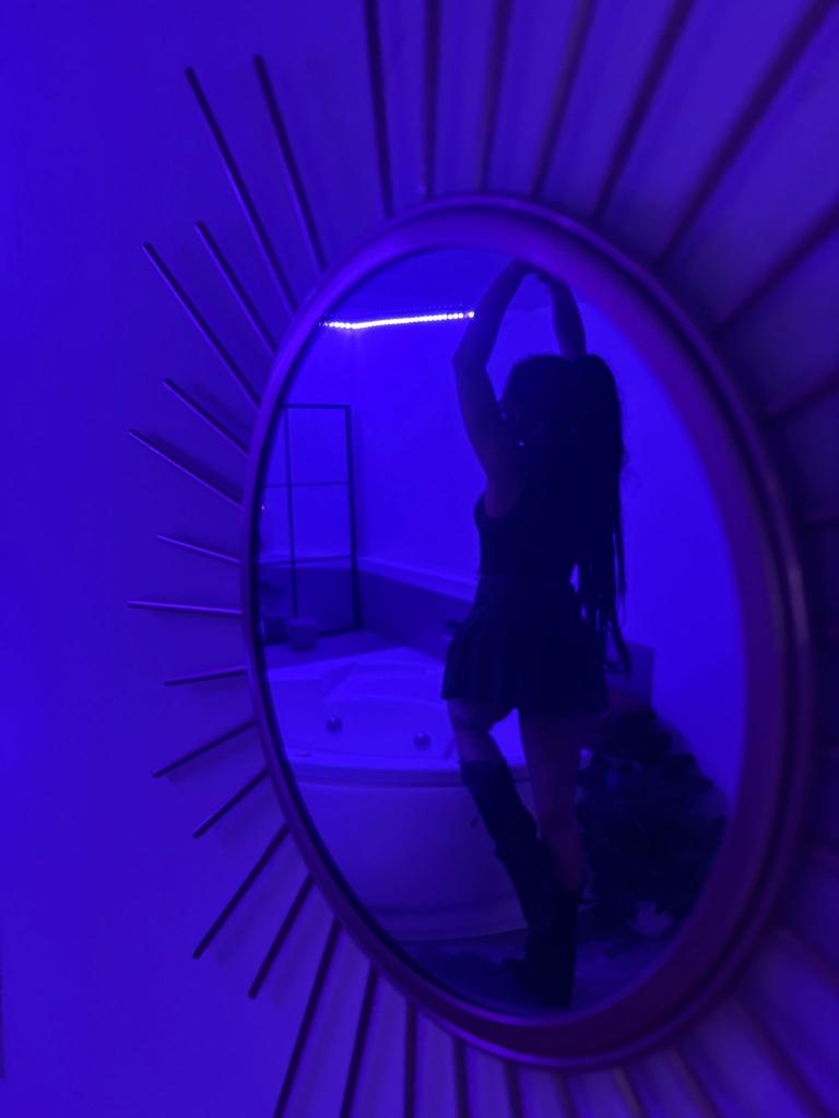 604270449: Chica busca chico en Madrid