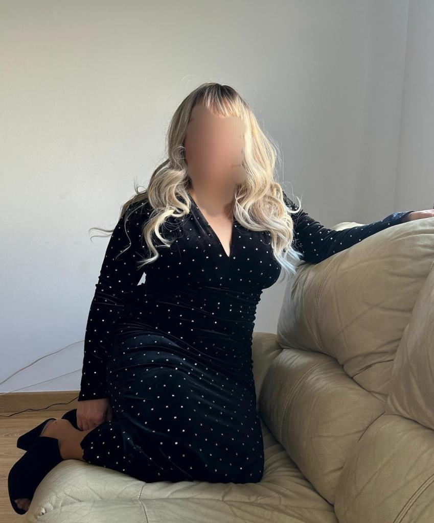 692429990: Chica busca chico en Almería