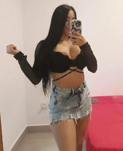 664586143: Chica busca chico en Barcelona