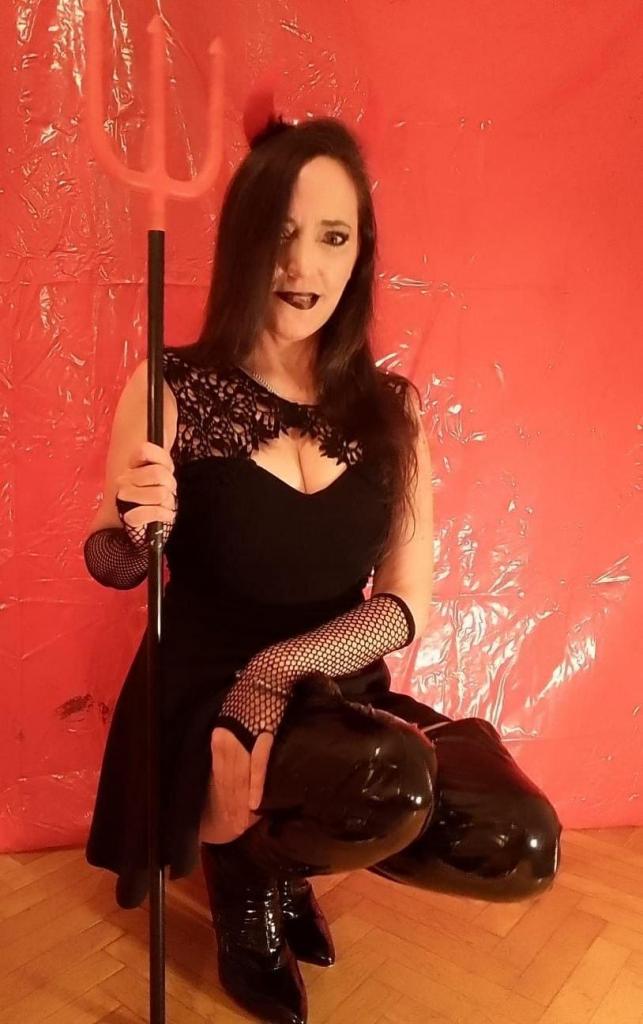 635303303: Chica busca chico en Madrid