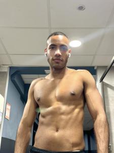 647888215: Chico busca chica en La Coruña