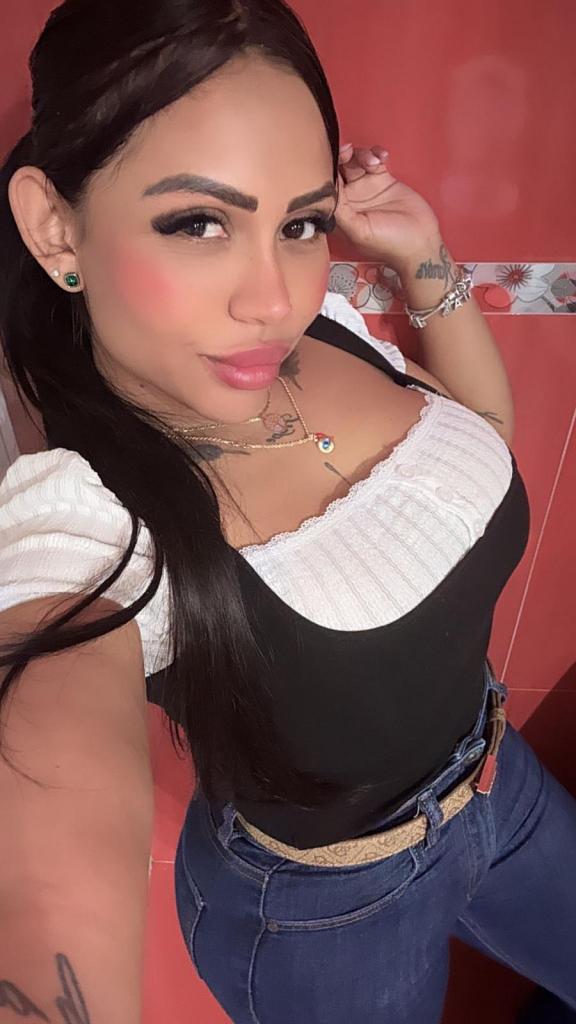 647083903: Chica busca chico en Sevilla
