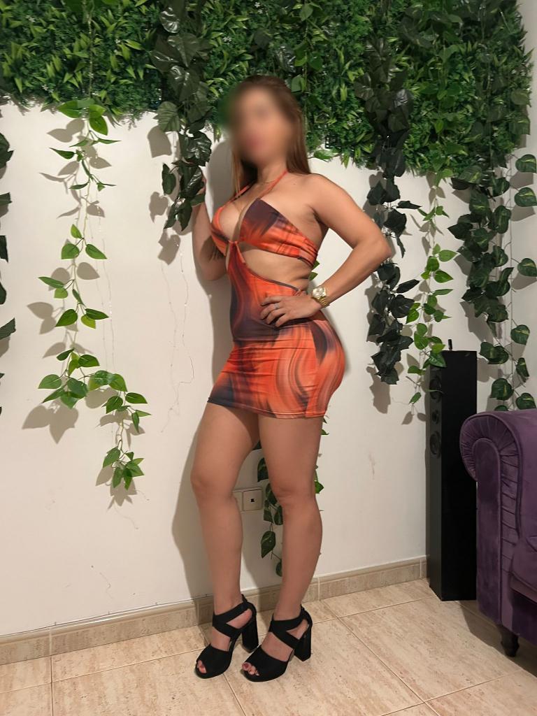 647315397: Chica busca chico en Madrid
