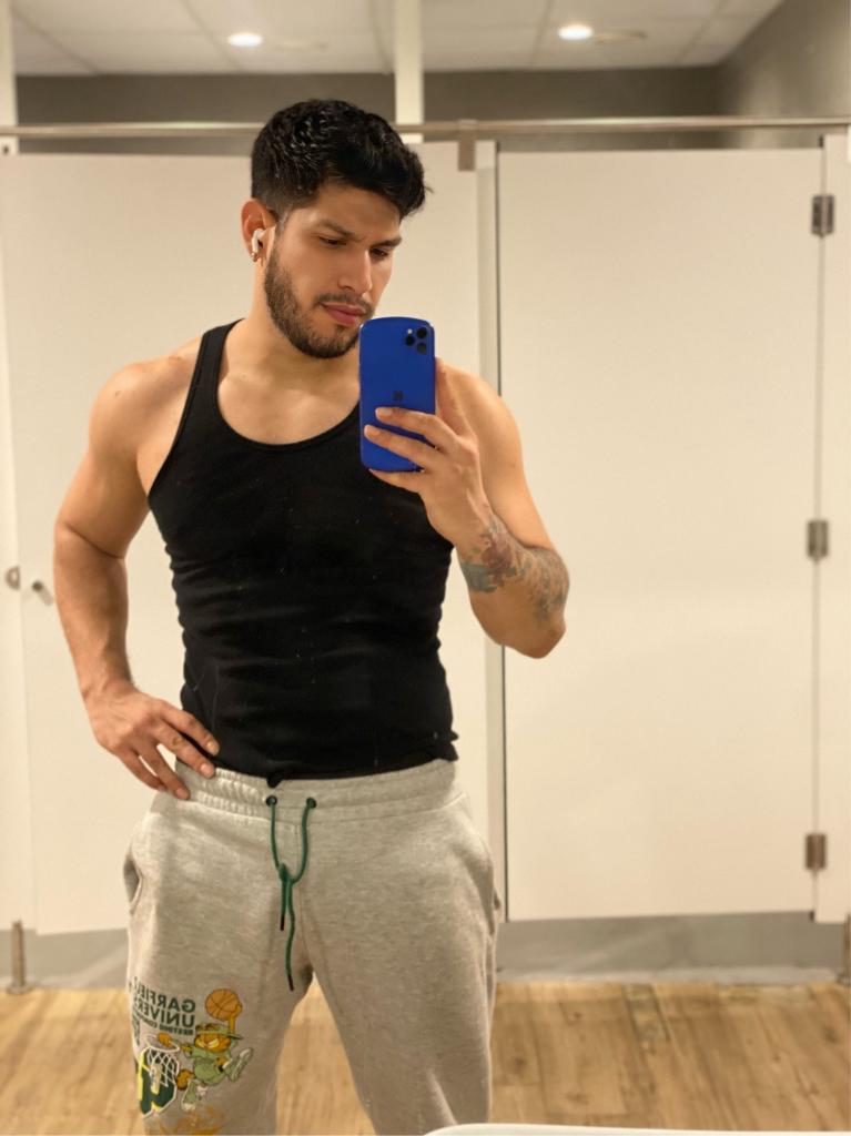 643852366: Chico busca chica en Sevilla