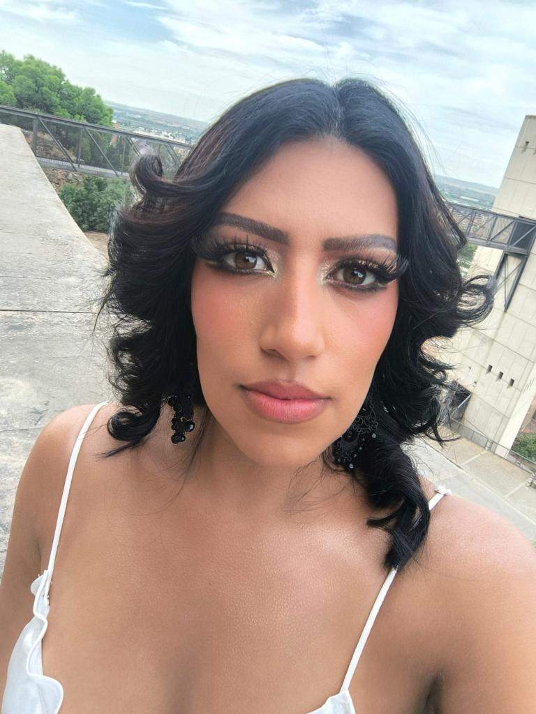 612213286: Chica busca chico en Barcelona