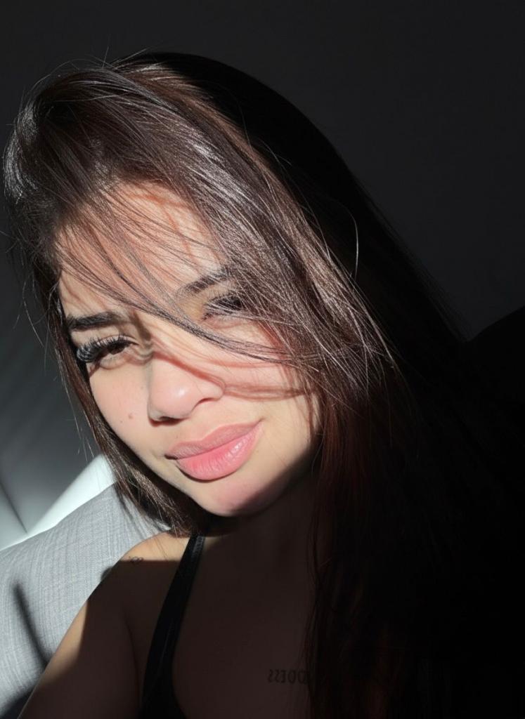 632896478: Chica busca chico en Barcelona