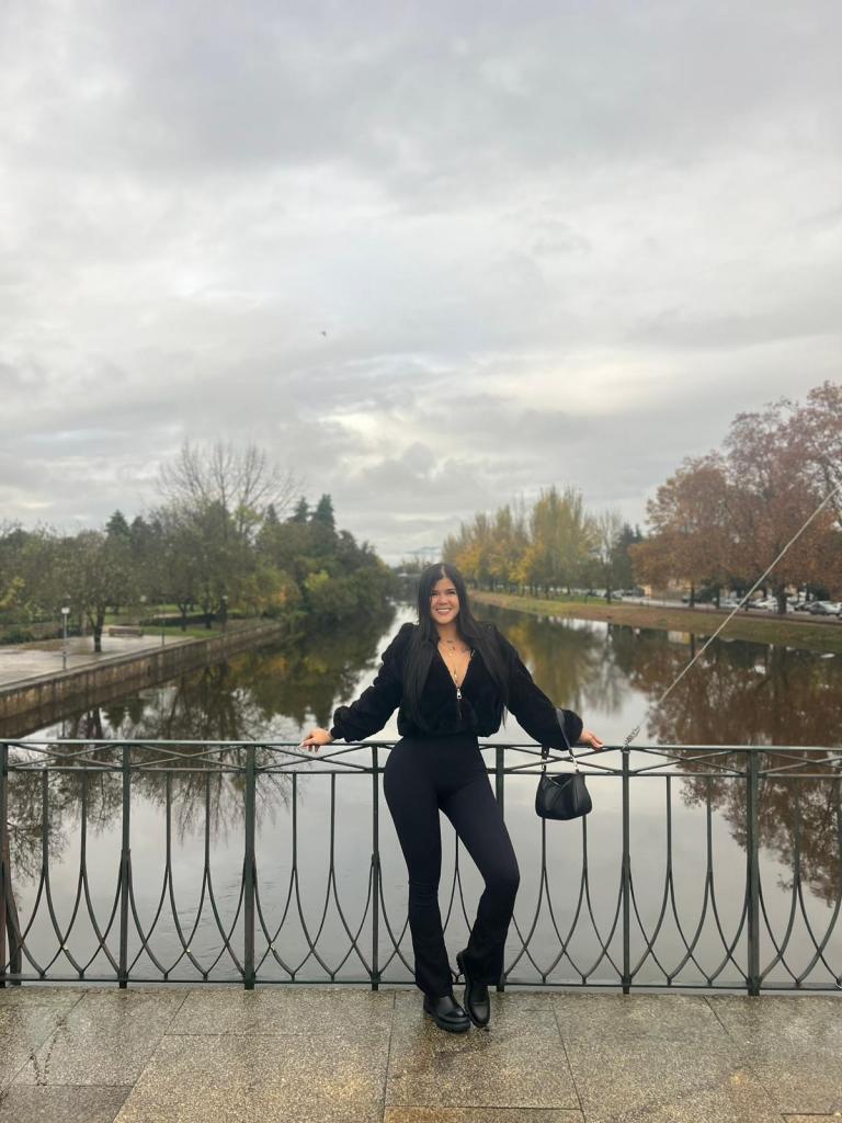 611253298: Chica busca chico en Gerona