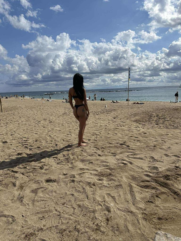 631199646: Chica busca chico en Barcelona