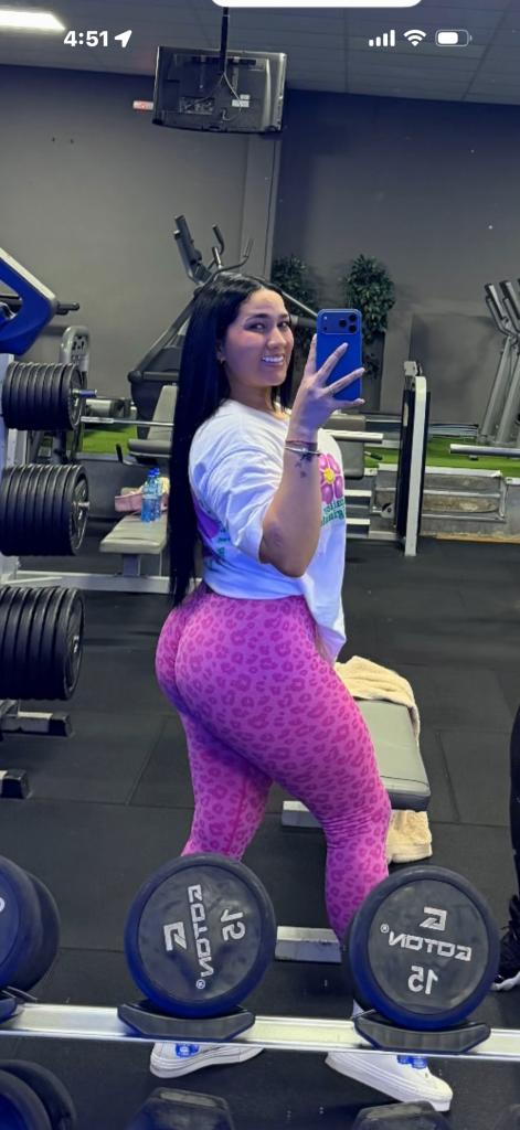 604364239: Chica busca chico en Sevilla