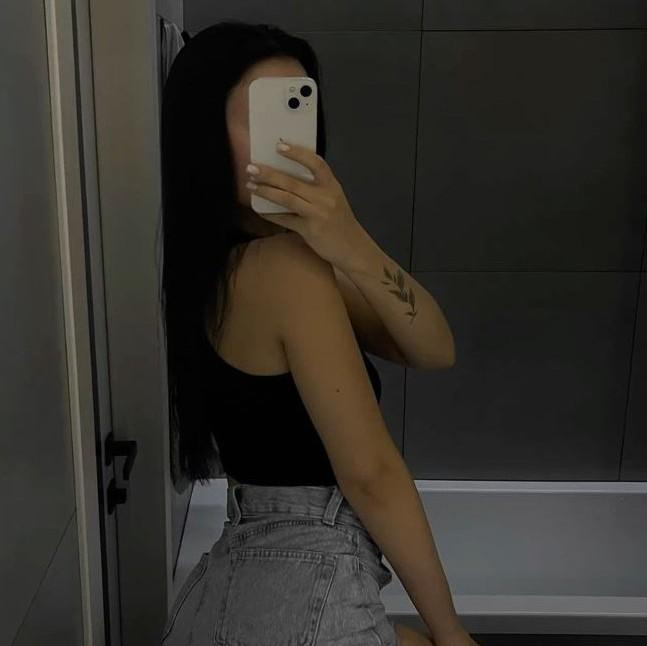 694255564: Chica busca chico en Sevilla