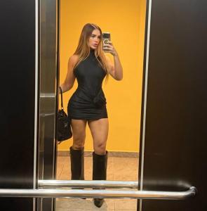 677375060: Chica busca chico en Barcelona