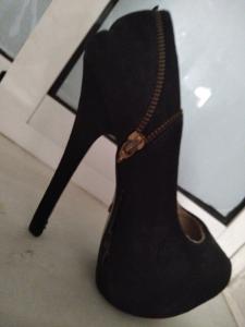 662437592: Chica busca chico en Sevilla