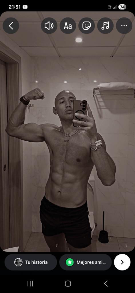 744704947: Chico busca chica en Valencia