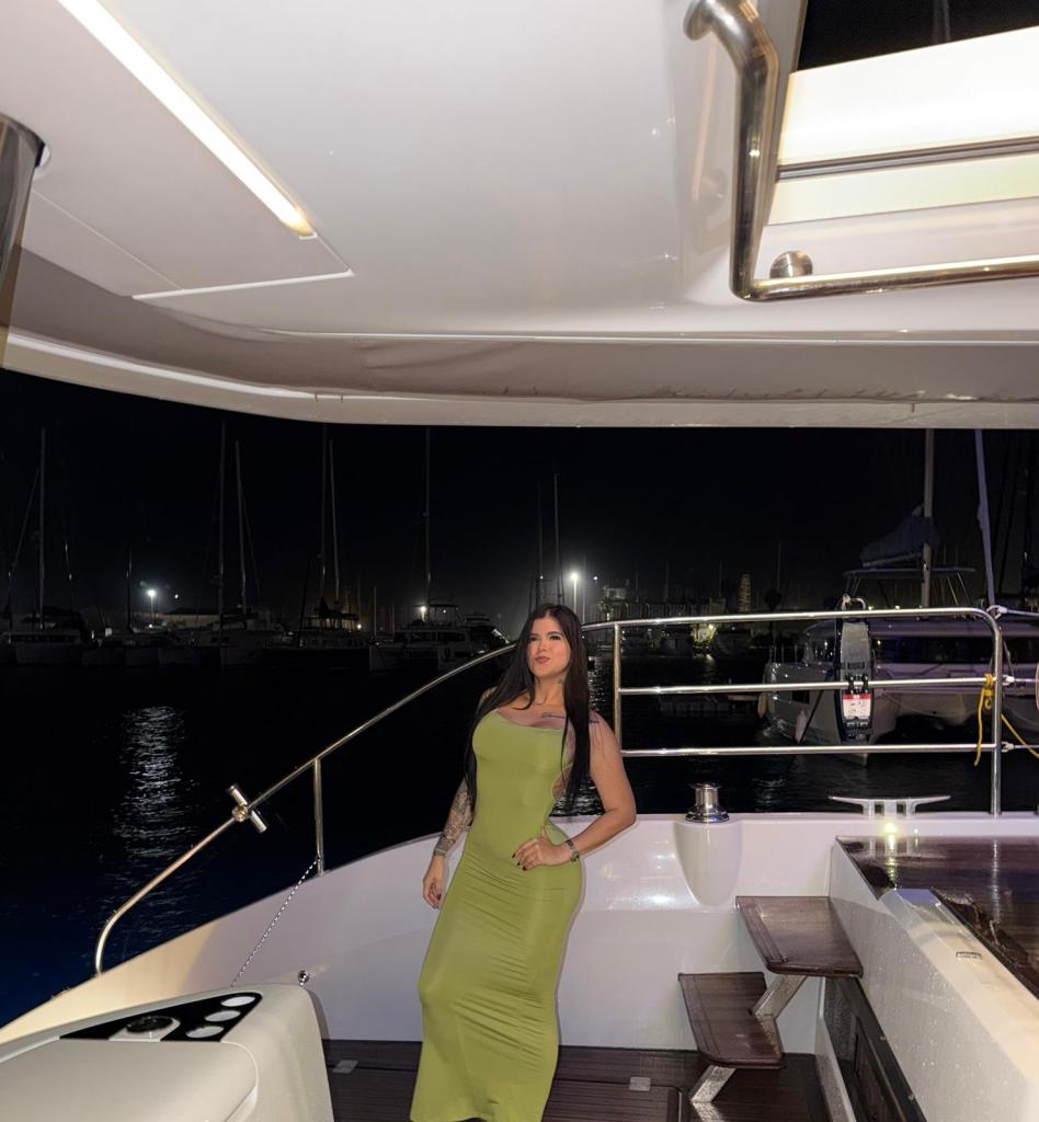 611253298: Chica busca chico en Gerona