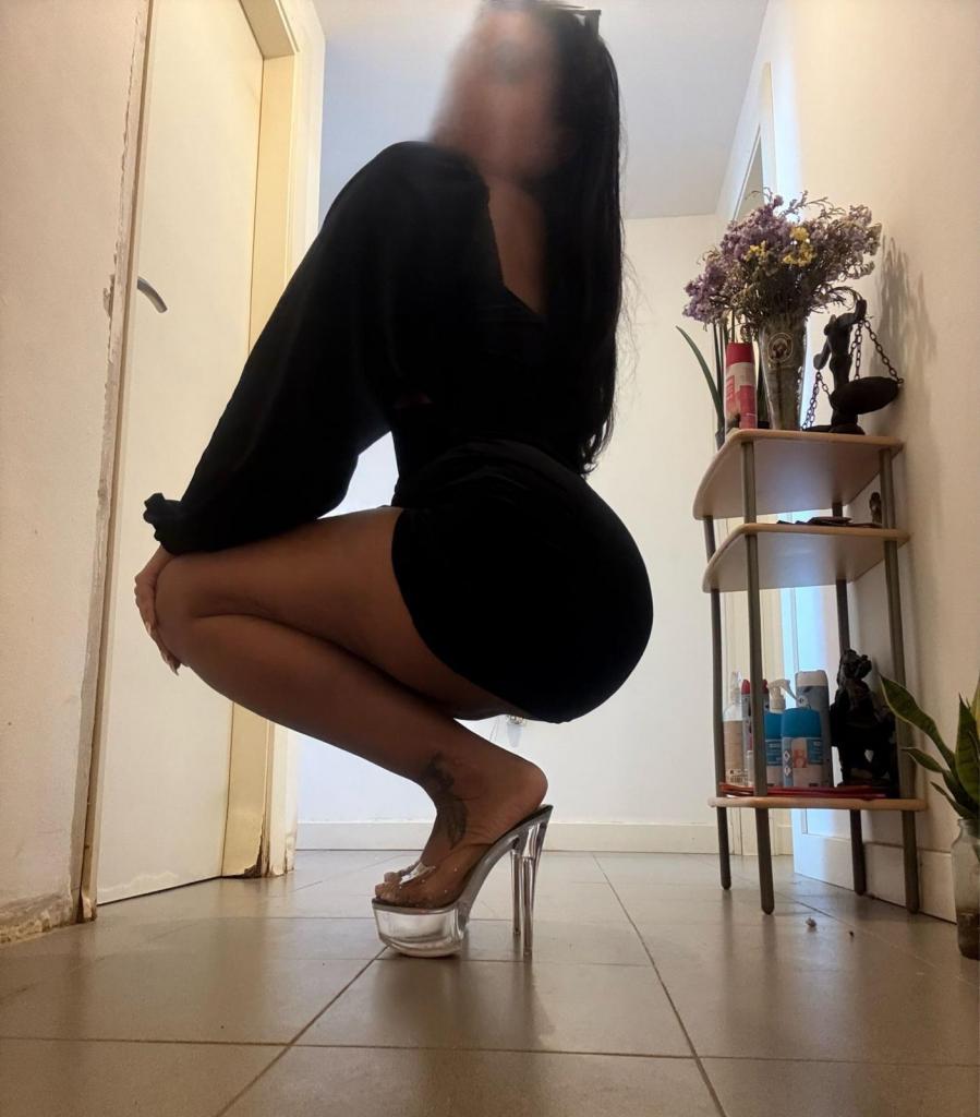 624880794: Chica busca chico en La Coruña