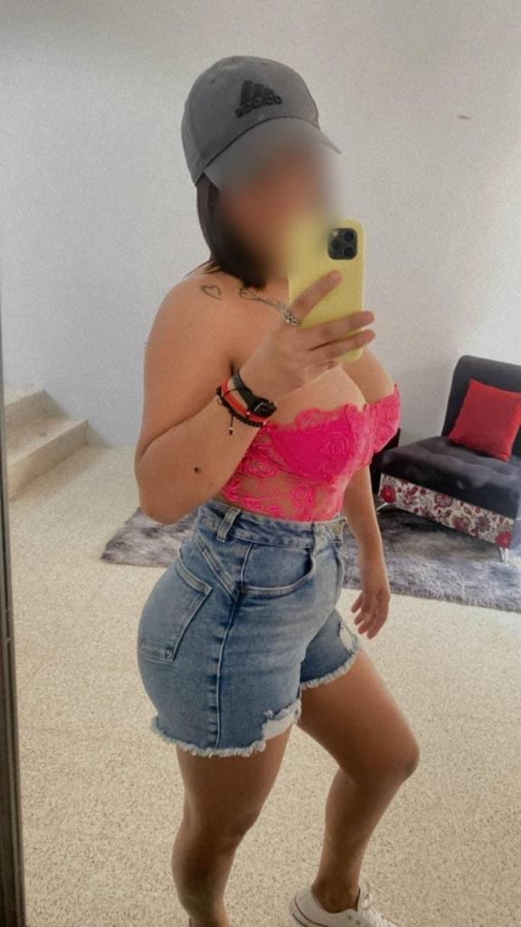 661087081: Chica busca chico en Madrid