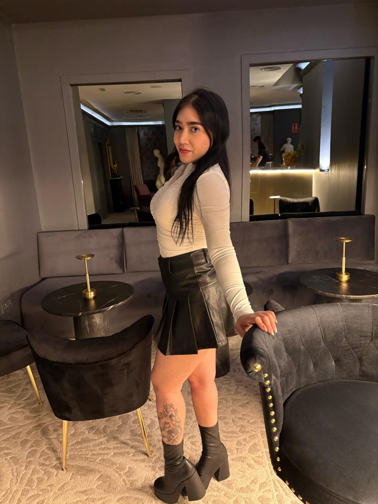 Chica busca chico en Granada: Chica busca chico