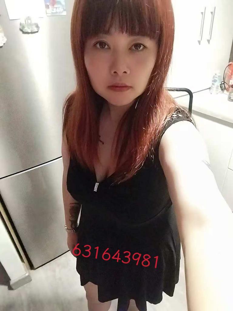 631643981: Chica busca chico en Barcelona