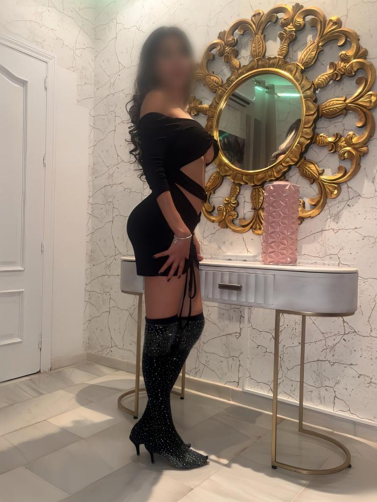 647163074: Chica busca chico en Málaga