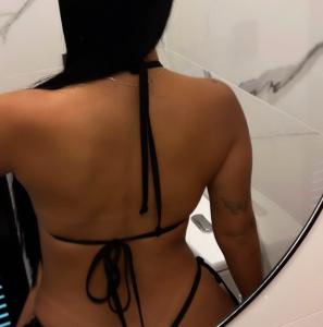 697708106: Chica busca chico en Cádiz