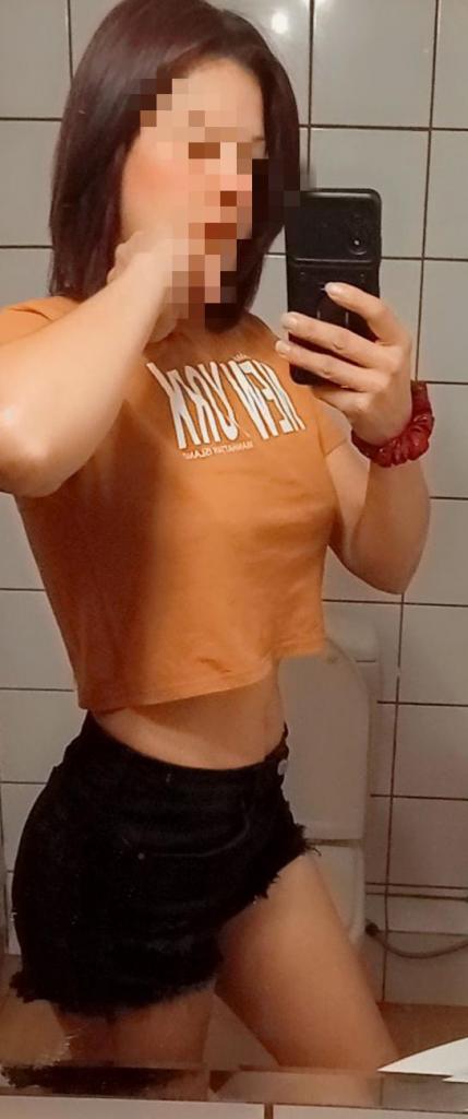 661189458: Chica busca chico en Lérida