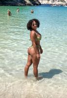 647973031: Chica busca chico en Madrid