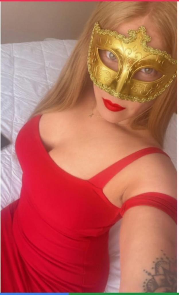 658377549: Chica busca chico en Barcelona