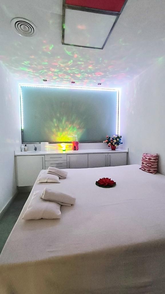 613688573: Chica busca chico en Mallorca