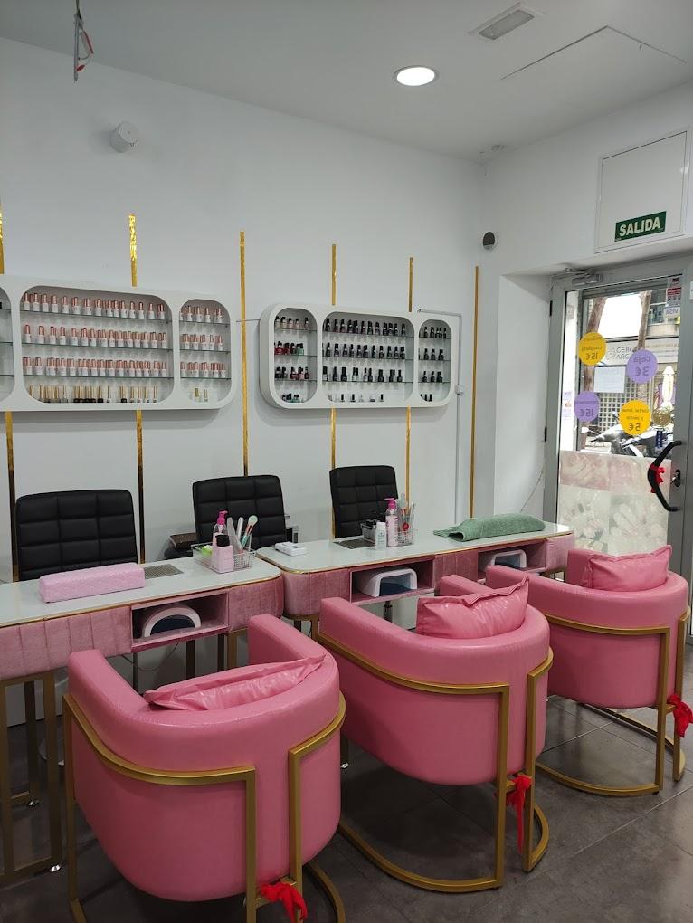 695782767: Chica busca chico en Barcelona