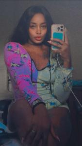 658287236: Chica busca chico en Sevilla