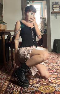 711229142: Chica busca chico en Gerona