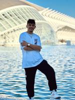 662089415: Chico busca chica en Valencia