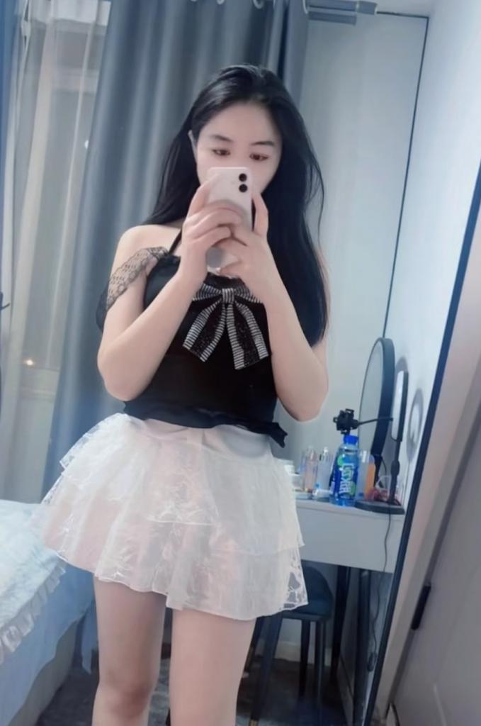 643943266: Chica busca chico en Barcelona