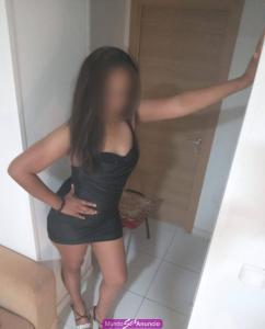 698246205: Chica busca chico en Barcelona