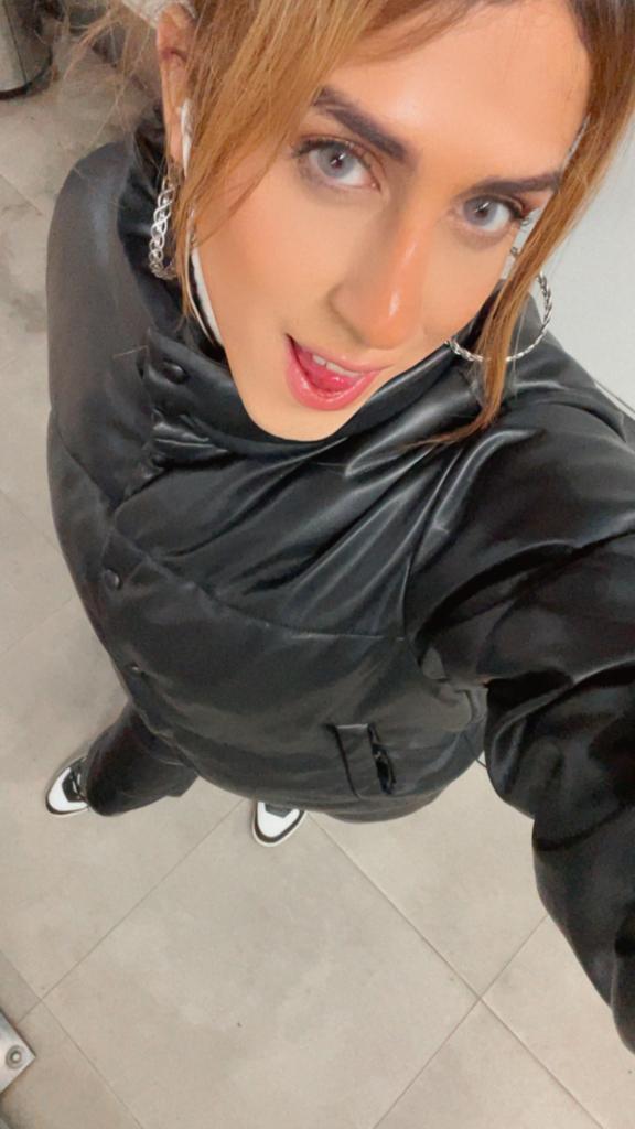 613840770: Transexual en León