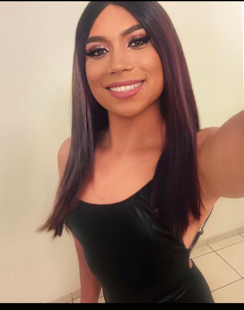 613392483: Transexual en Pontevedra