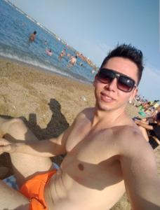 643758549: Chico busca chica en Barcelona