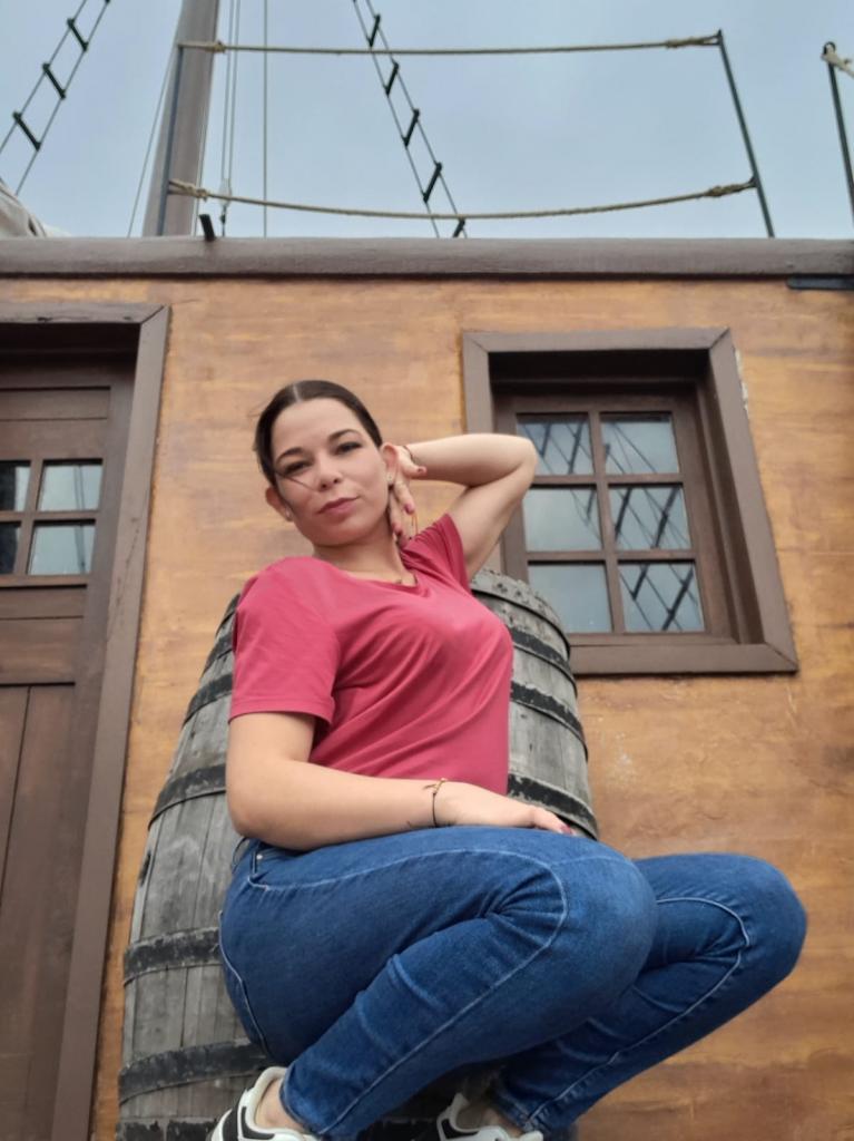 613600437: Chica busca chico en Almería