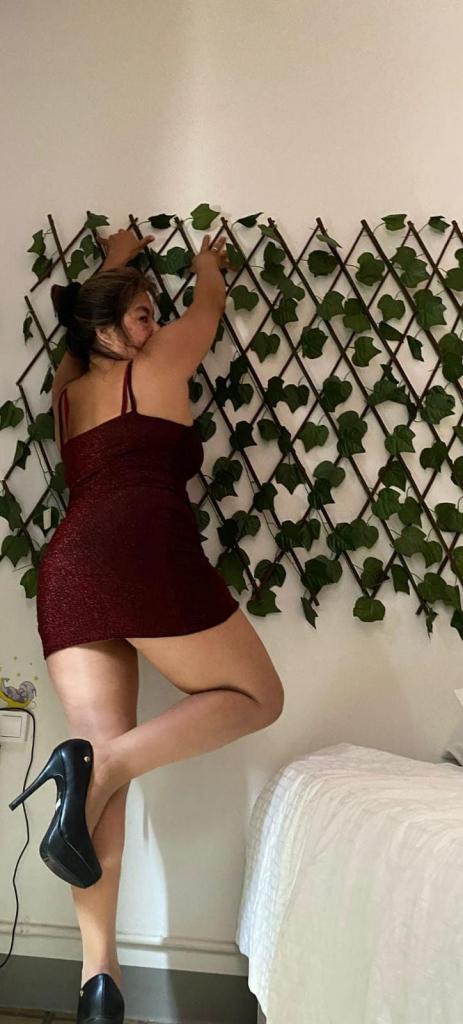 672960215: Chica busca chico en Lugo