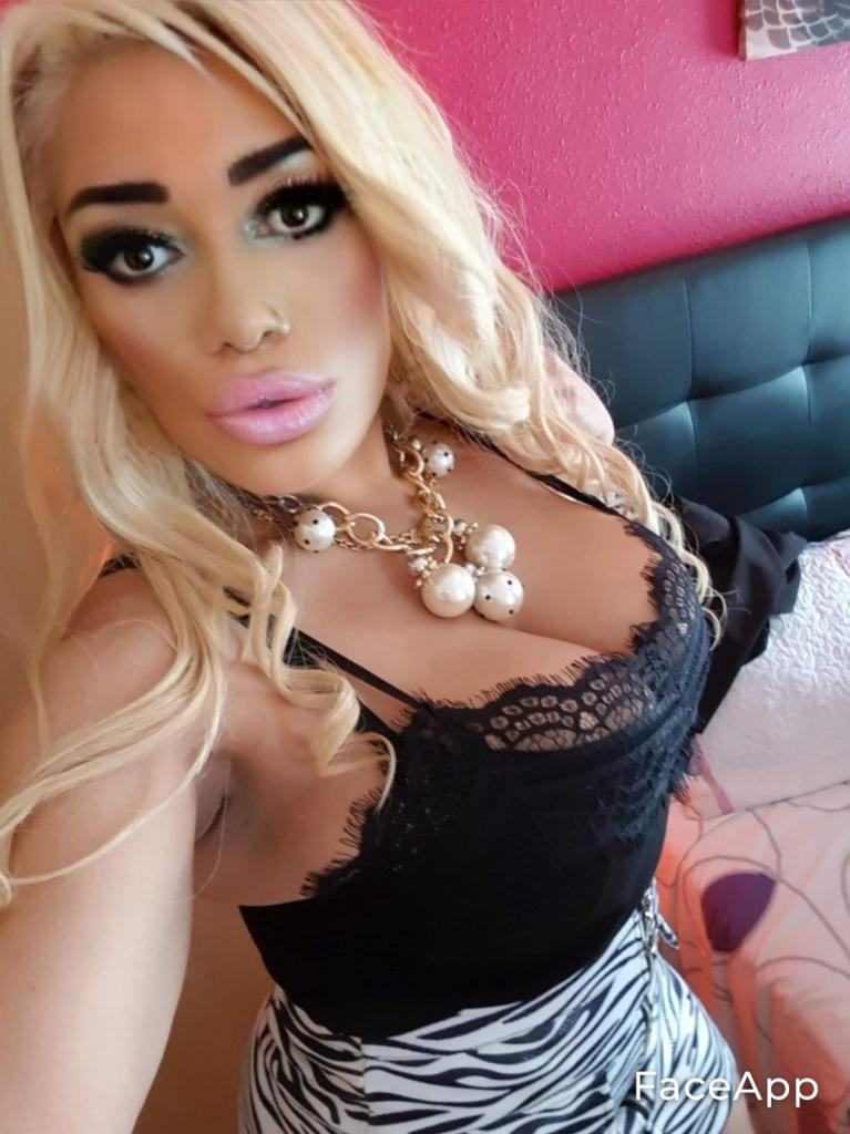 633977714: Chica busca chico en León